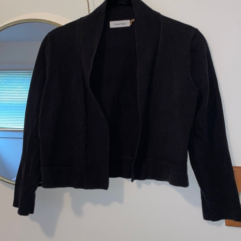 Open front 3/4 Sleeve Shrug 🖤